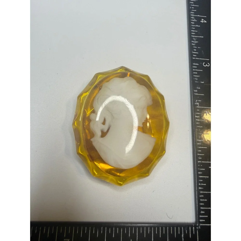 Vintage Amber Resin Cameo Scarf Clip Pendant Gold Tone Scalloped Edge Oval